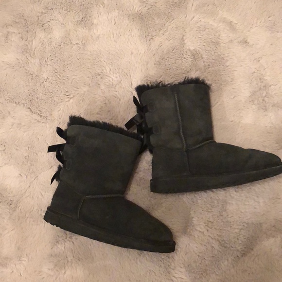 UGG Bailey - Picture 1 of 7